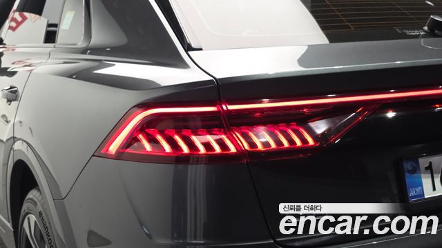Audi Q8 2023 — photo 9