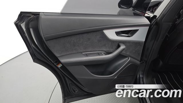Audi Q8 2023 — photo 15