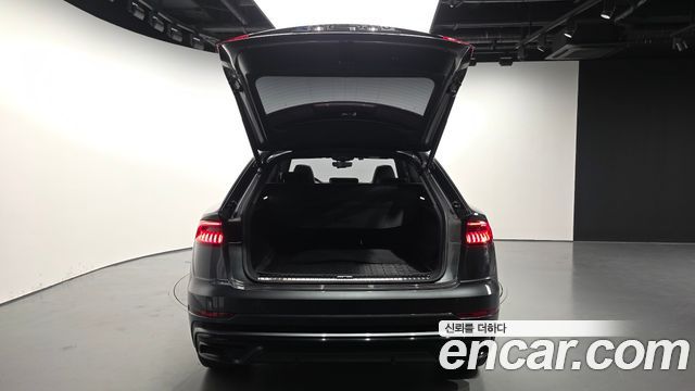 Audi Q8 2023 — photo 27