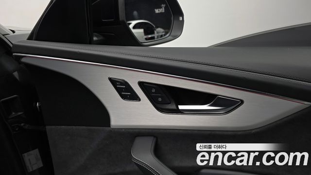 Audi Q8 2023 — photo 28