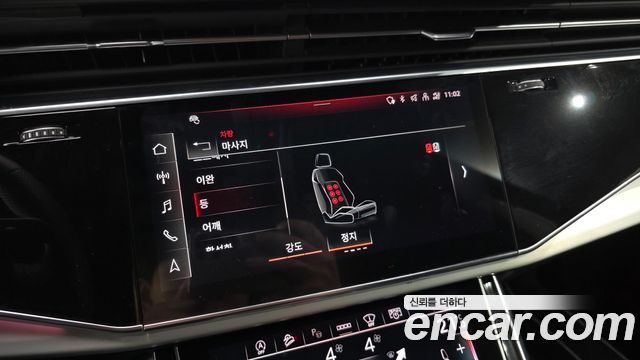 Audi Q8 2023 — photo 32