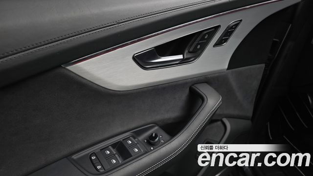 Audi Q8 2023 — photo 34