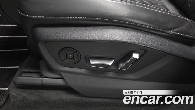 Audi Q8 2023 — photo 36