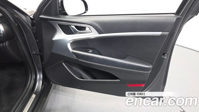 Genesis G70 2020 — photo 14
