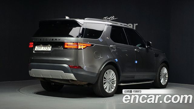 Land Rover Discovery 2018 — photo 2