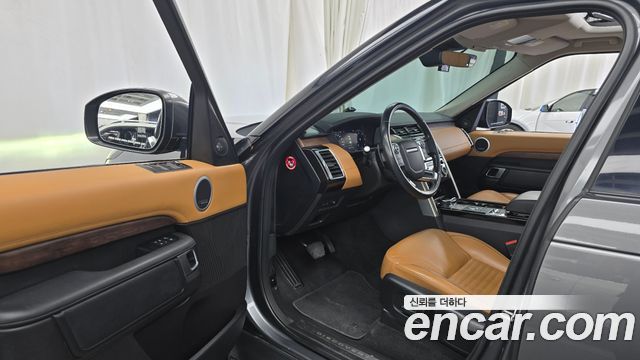 Land Rover Discovery 2018 — photo 10