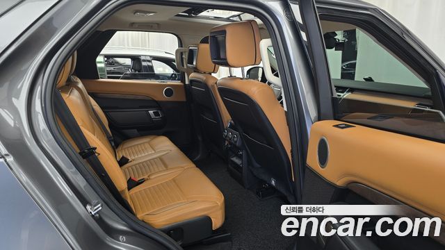Land Rover Discovery 2018 — photo 11