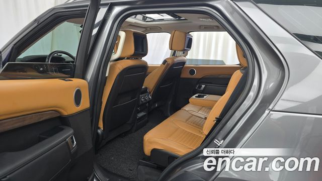 Land Rover Discovery 2018 — photo 12
