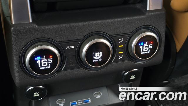 Land Rover Discovery 2018 — photo 13