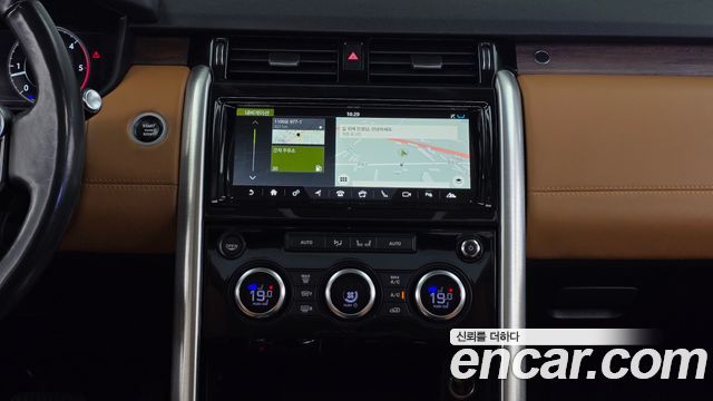 Land Rover Discovery 2018 — photo 15