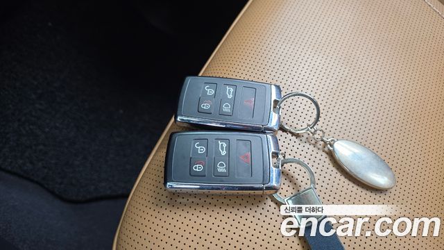 Land Rover Discovery 2018 — photo 19