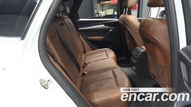 Audi Q5 2020 — photo 18