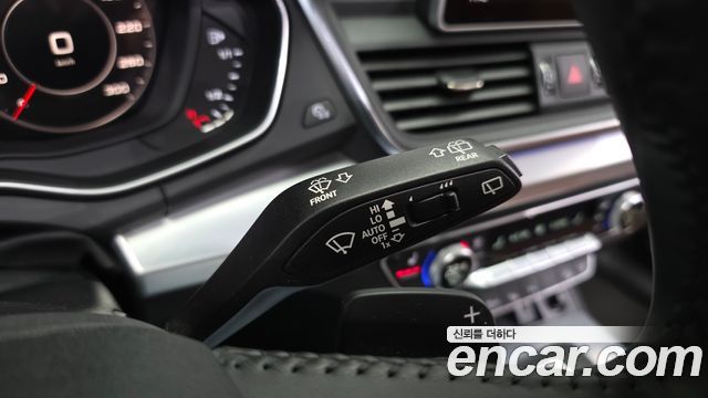Audi Q5 2020 — photo 24