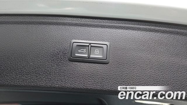 Audi Q5 2020 — photo 32
