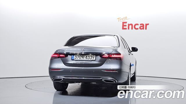 Mercedes-Benz E-Class 2021 — photo 4