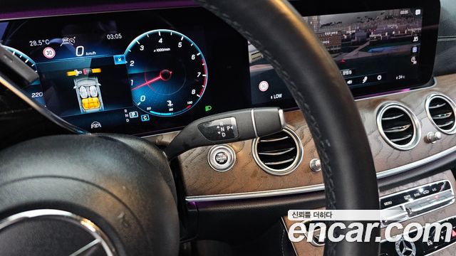 Mercedes-Benz E-Class 2021 — photo 12