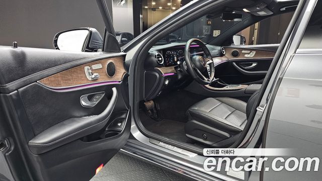Mercedes-Benz E-Class 2021 — photo 13