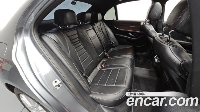 Mercedes-Benz E-Class 2021 — photo 17