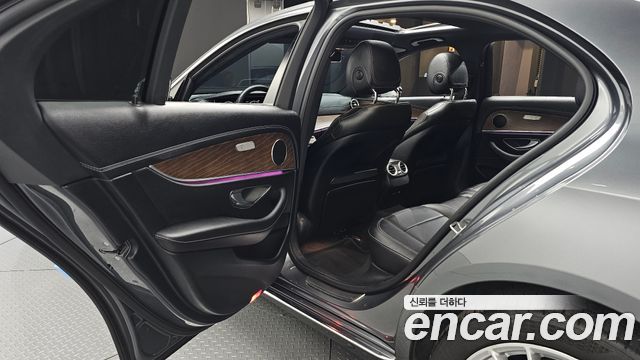 Mercedes-Benz E-Class 2021 — photo 18