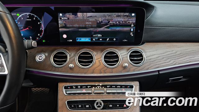 Mercedes-Benz E-Class 2021 — photo 20