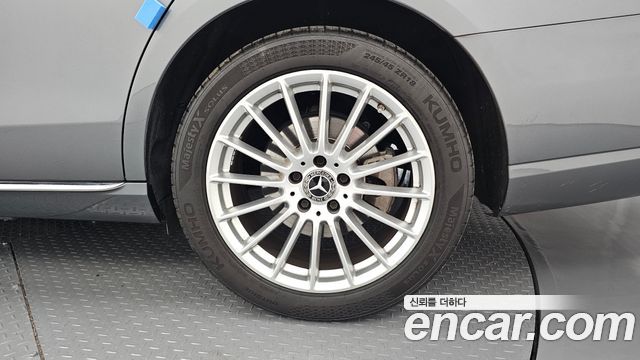Mercedes-Benz E-Class 2021 — photo 7