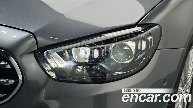 Mercedes-Benz E-Class 2021 — photo 8