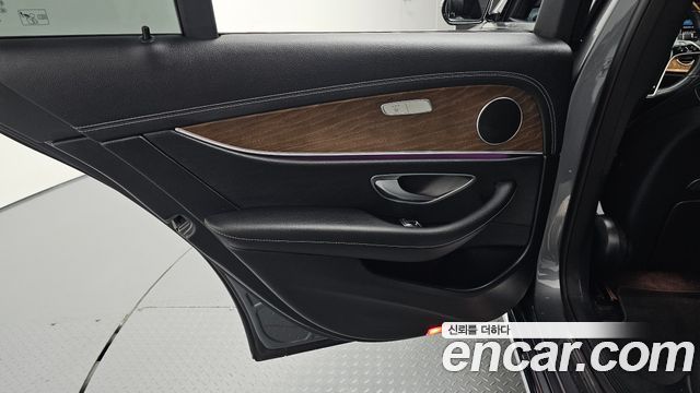 Mercedes-Benz E-Class 2021 — photo 15