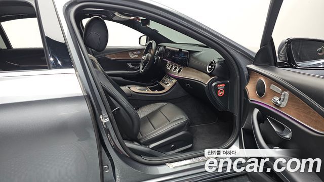 Mercedes-Benz E-Class 2021 — photo 16