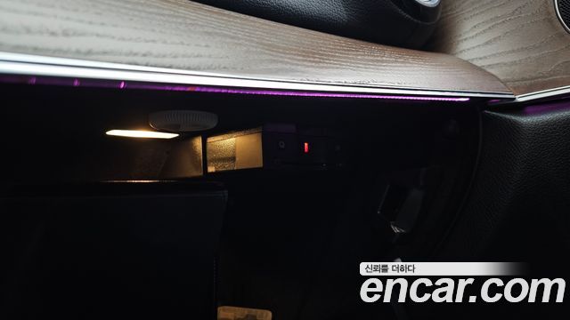 Mercedes-Benz E-Class 2021 — photo 30