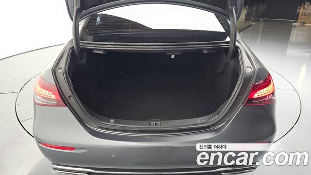 Mercedes-Benz E-Class 2021 — photo 36