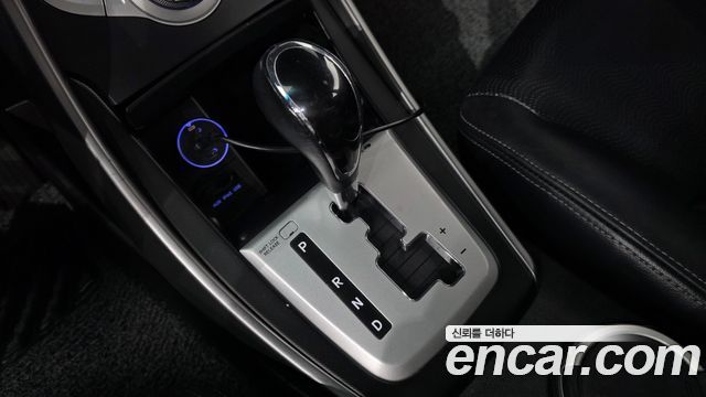 Hyundai AVANTE 2011 — photo 9