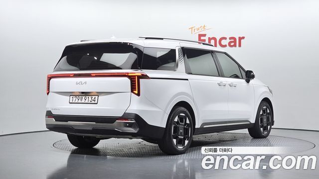 Kia Canival 2025 — photo 2