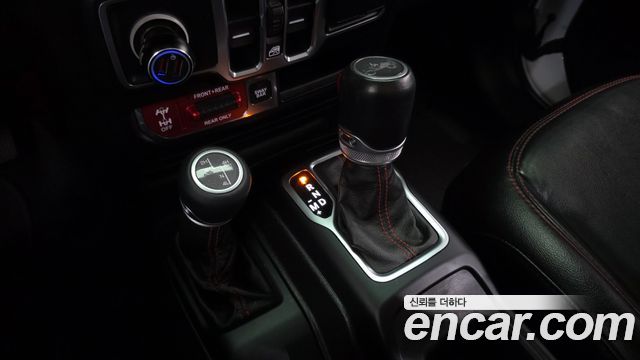 Jeep Wrangler 2020 — photo 12