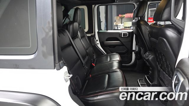 Jeep Wrangler 2020 — photo 17