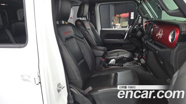 Jeep Wrangler 2020 — photo 18
