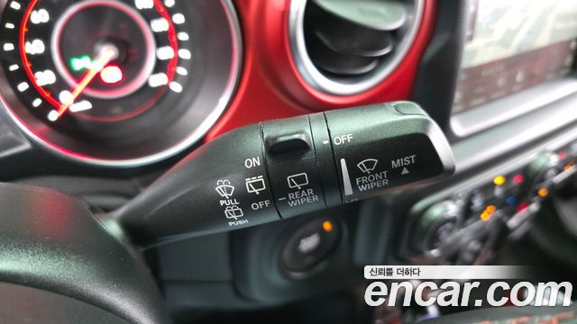 Jeep Wrangler 2020 — photo 26