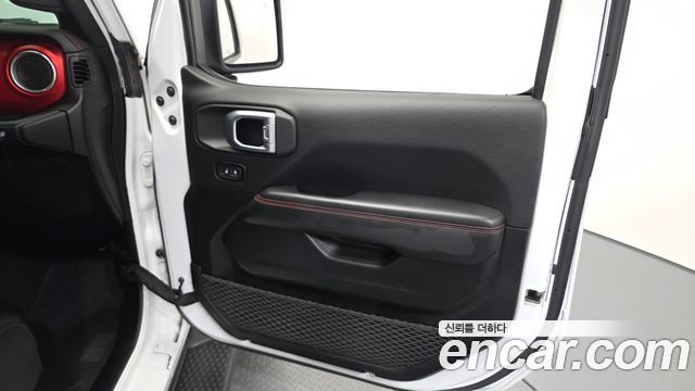Jeep Wrangler 2020 — photo 14