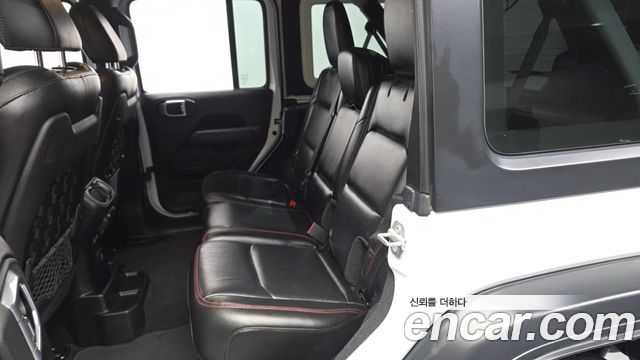Jeep Wrangler 2020 — photo 16