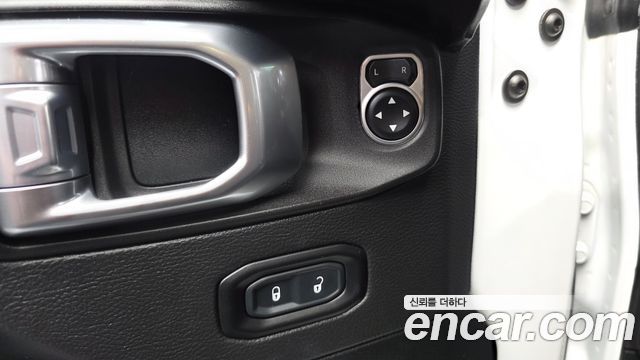 Jeep Wrangler 2020 — photo 28