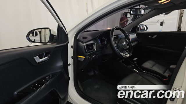 Kia Stonic 2018 — photo 10