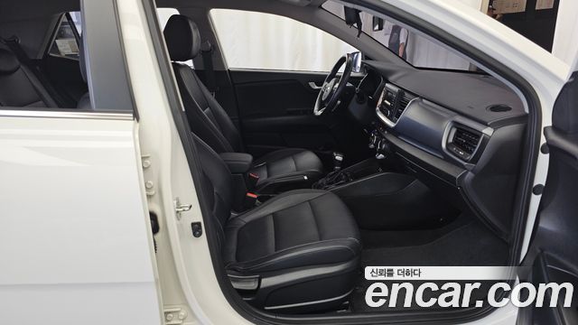 Kia Stonic 2018 — photo 11