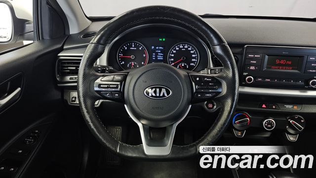Kia Stonic 2018 — photo 13