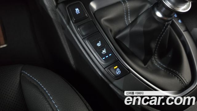 Hyundai Veloster 2019 — photo 24