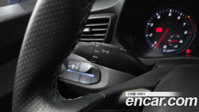 Hyundai Veloster 2019 — photo 25