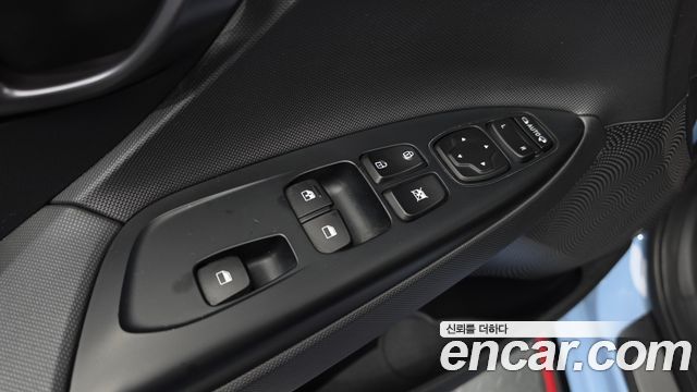 Hyundai Veloster 2019 — photo 30