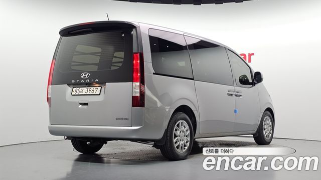 Hyundai Staria 2022 — photo 2