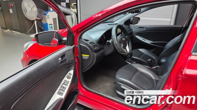 Hyundai Accent 2012 — photo 13