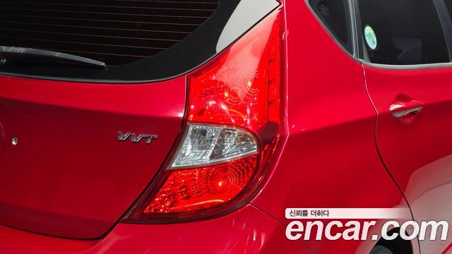 Hyundai Accent 2012 — photo 9