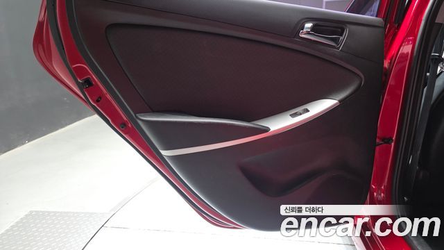 Hyundai Accent 2012 — photo 15