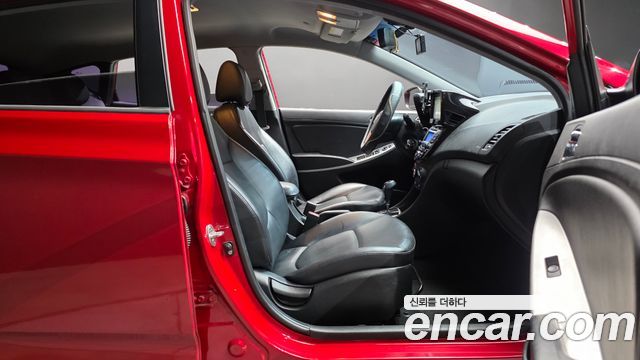 Hyundai Accent 2012 — photo 16